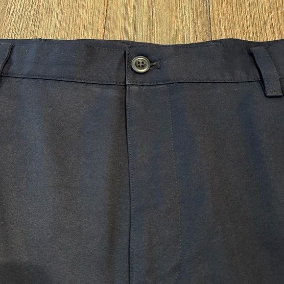 IZOD Men’s Micro Poly Classic Fit Flat Front Golf Shorts. Size 38 - Picture 6 of 9